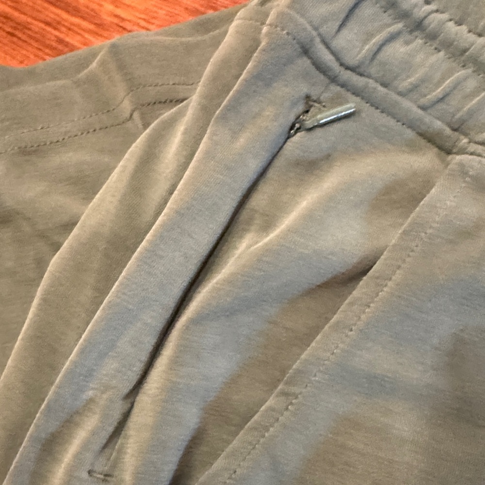 Athleta Women’s Seasoft Matching Lounge Set in Vineyard Green - Picture 5 of 6